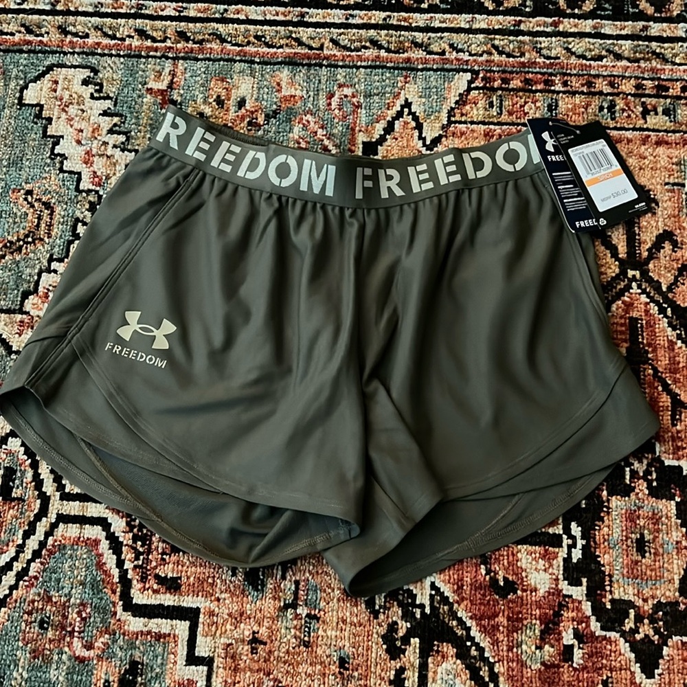 Limited edition Under Armour women’s Freedom shorts - NWT, small